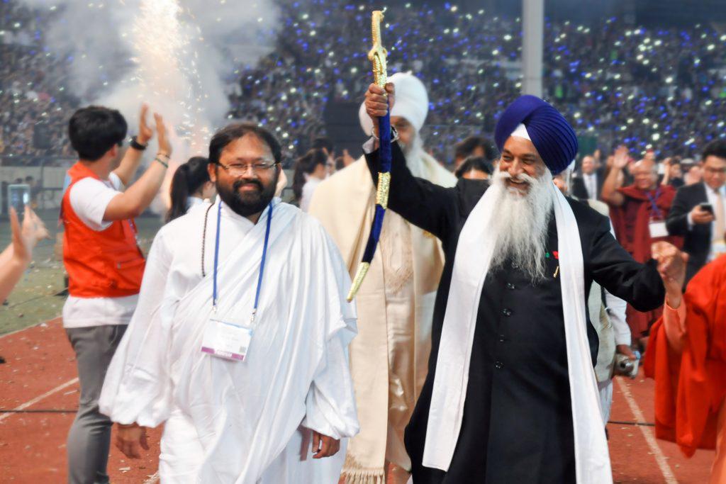 Pujya Gurudevshri Rakeshbhai with Singh Sahib Giani Gurbachan Singh Ji