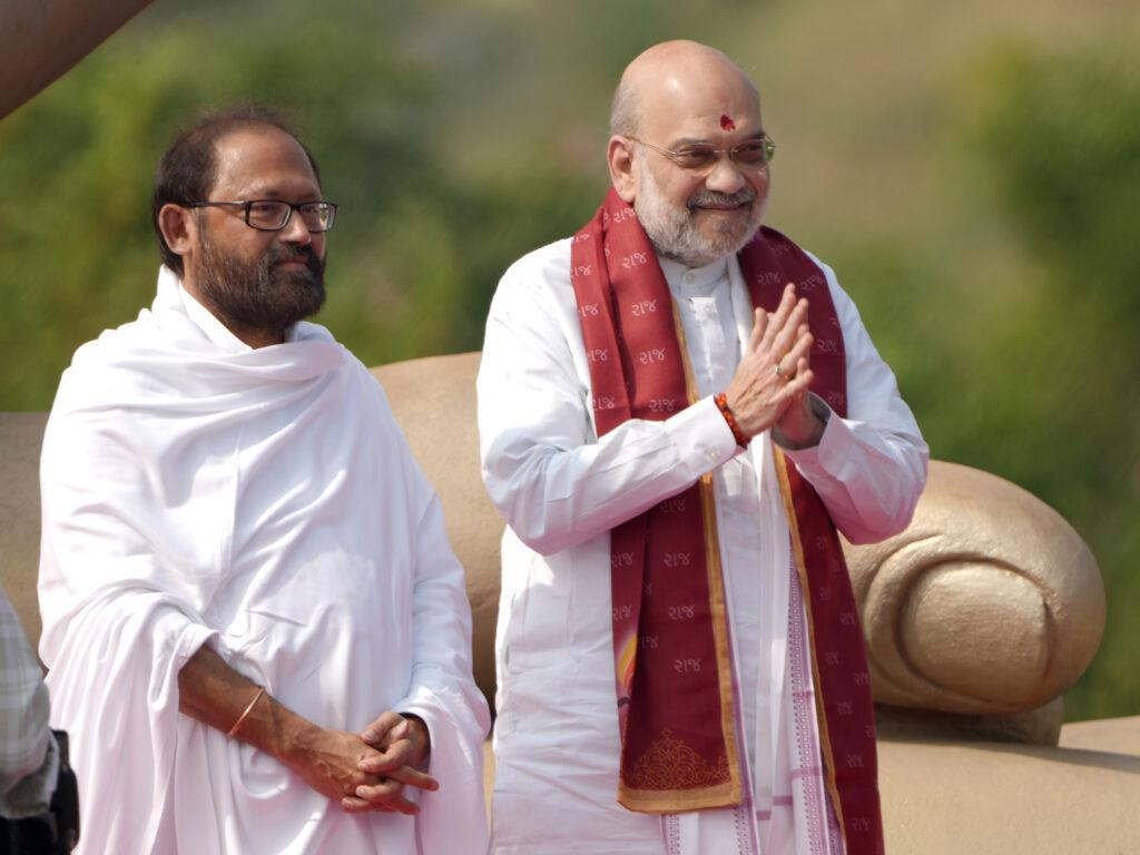 Pujya Gurudevshri Rakeshbhai with Hon’ble Minister of Home Affairs and Cooperation, Shri Amit Shah