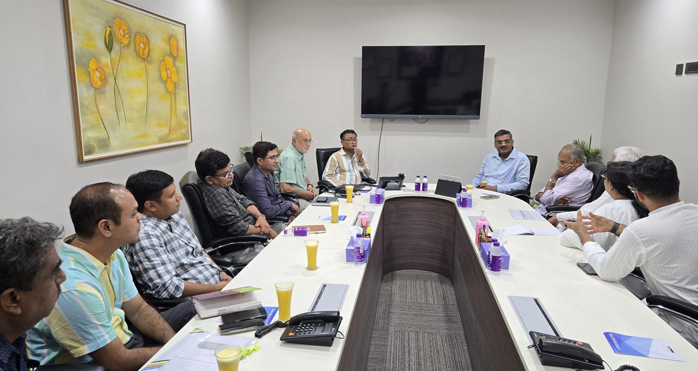 Gujarat Health Secretary visits Shrimad Rajchandra Hospital and Research Centre