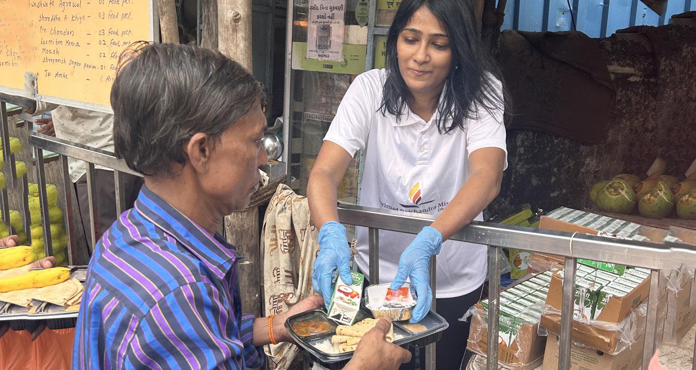 Mulund Youth Group Satiates the Hungry